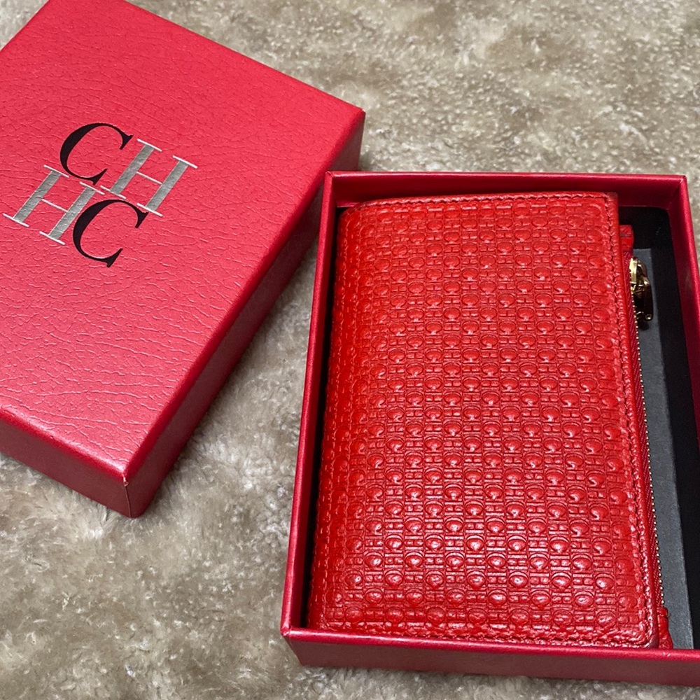 Carolina Herrera wallet gently used but in perfect condition like new 🤩